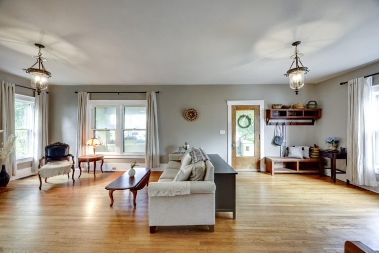 Listing Image 11