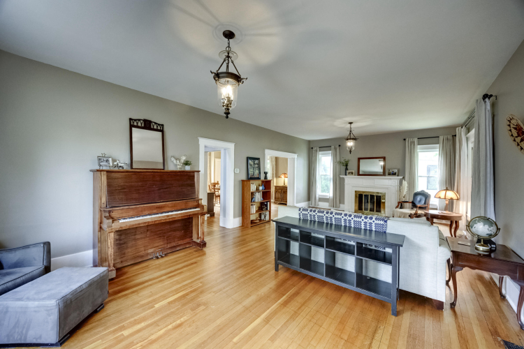 Listing Image 3