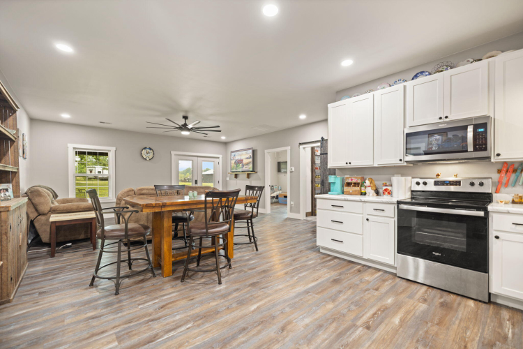 Listing Image 9