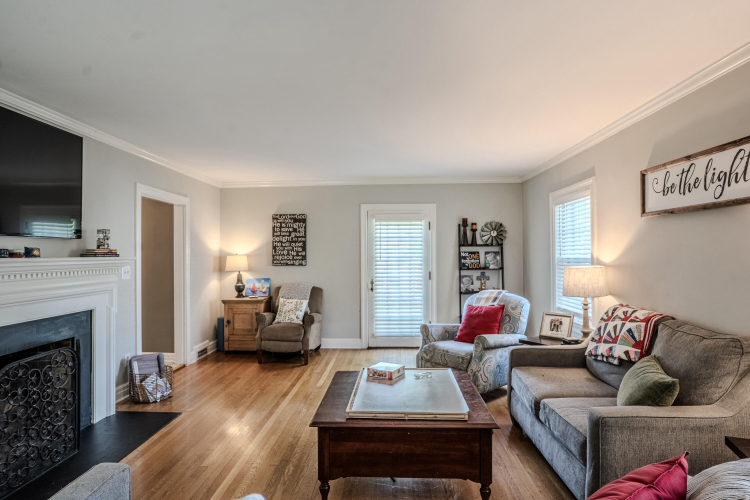 Listing Image 12