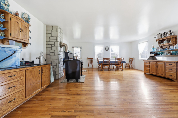 Listing Image 15