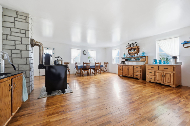 Listing Image 16