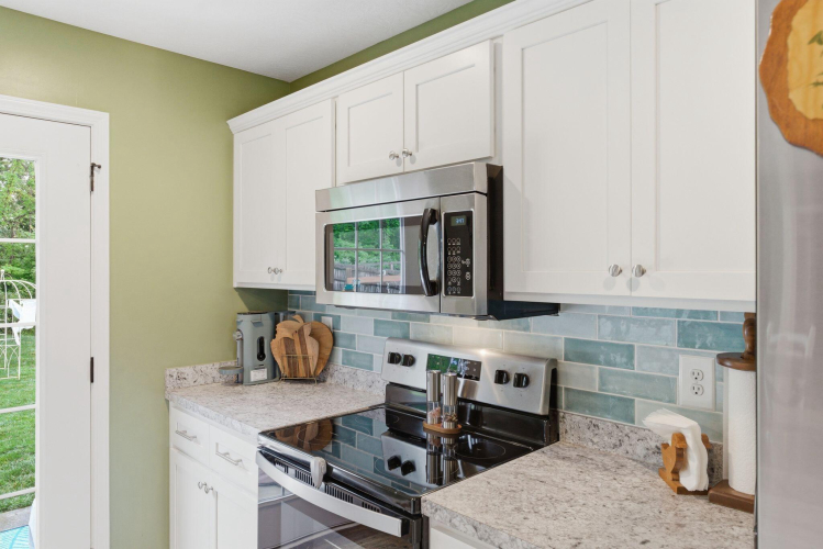 Listing Image 11