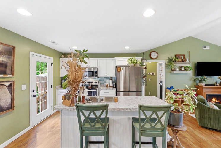 Listing Image 15