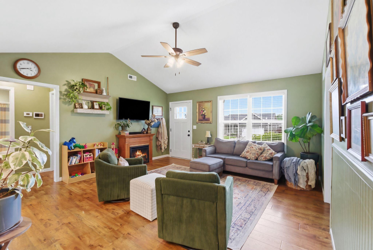 Listing Image 8