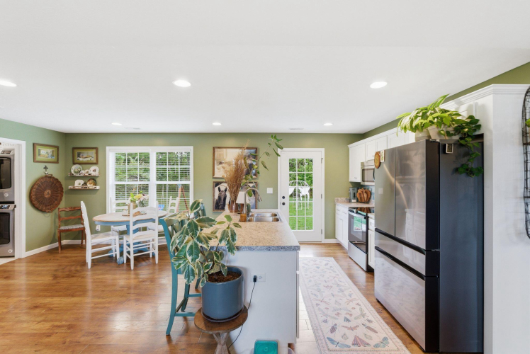 Listing Image 9