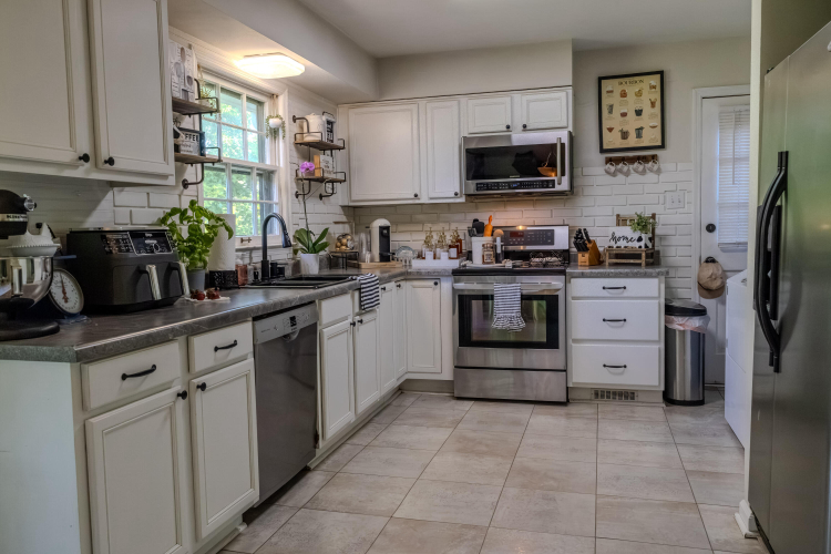 Listing Image 11