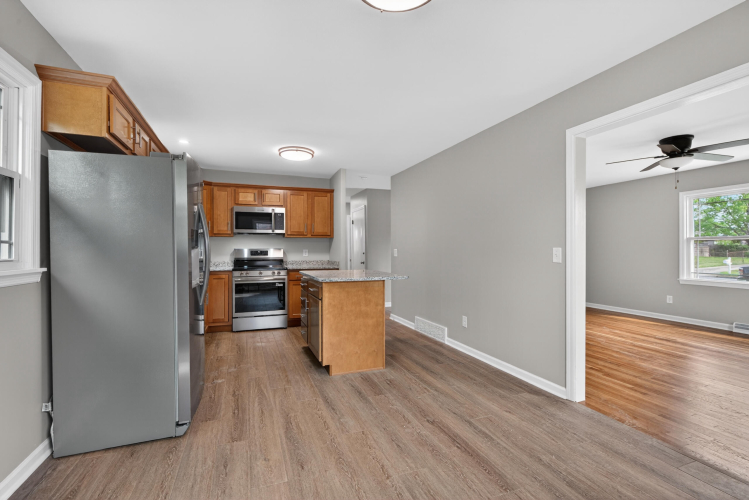 Listing Image 12