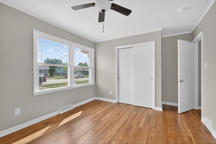 Listing Image 16
