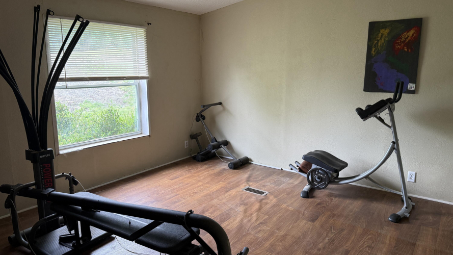 Listing Image 12