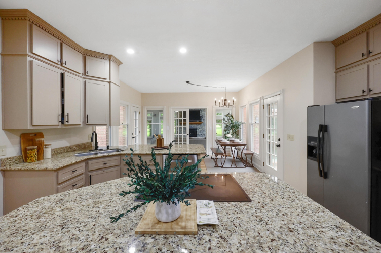 Listing Image 10