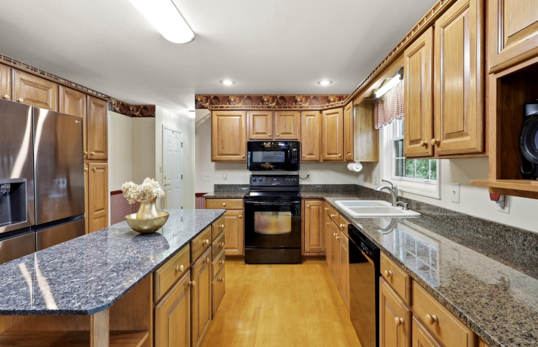 Listing Image 12