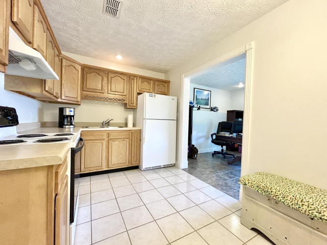 Listing Image 79