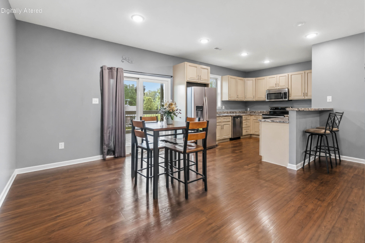 Listing Image 9