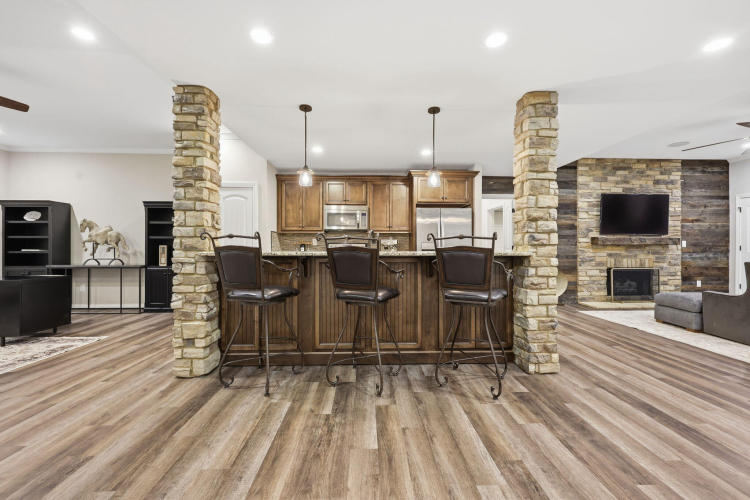 Listing Image 104