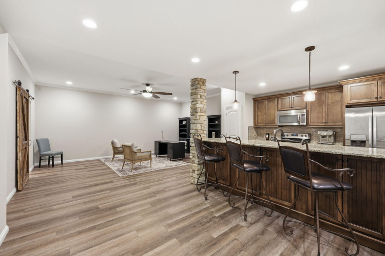 Listing Image 105