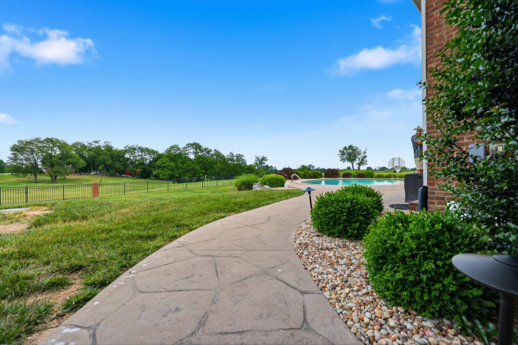 Listing Image 136