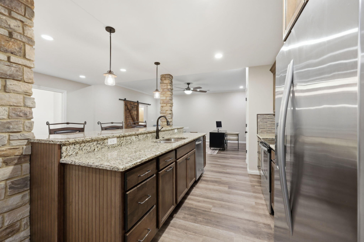 Listing Image 100