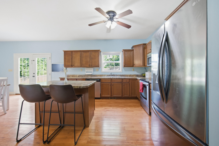 Listing Image 11