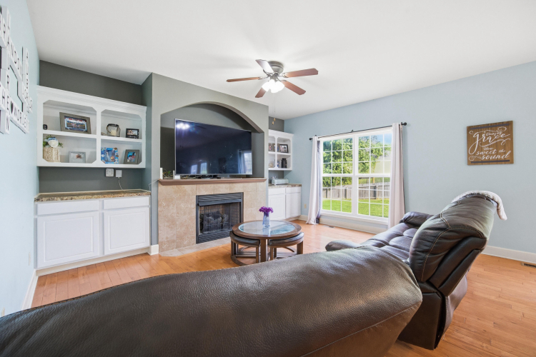 Listing Image 9