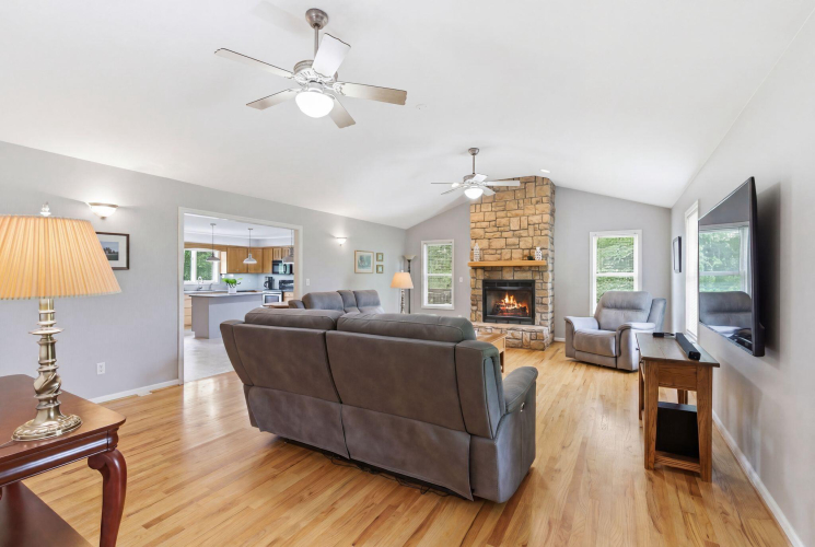 Listing Image 16