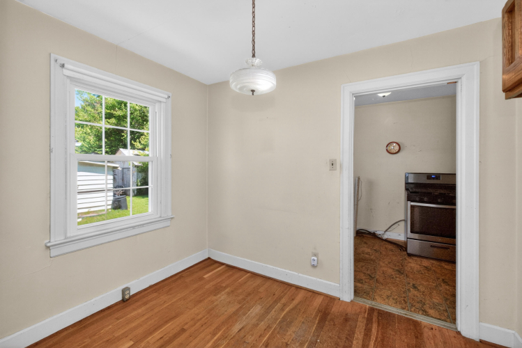 Listing Image 6