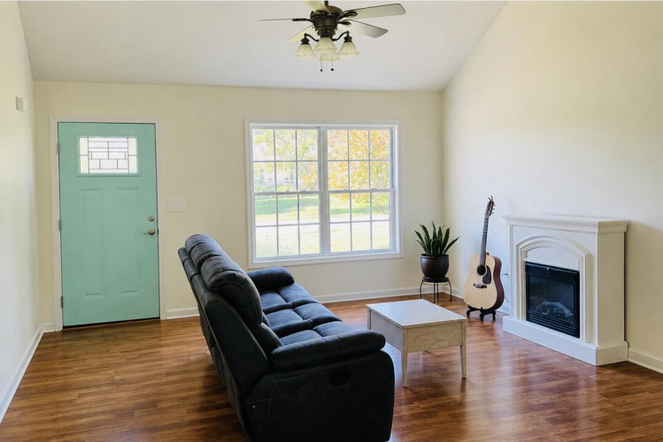 Listing Image 5