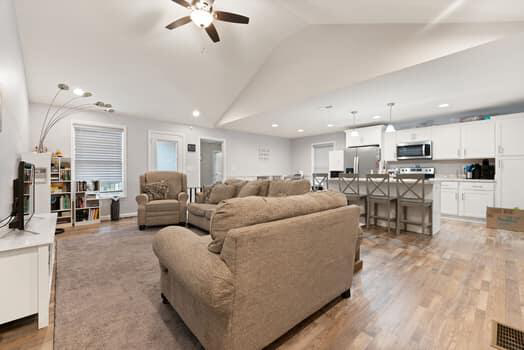 Listing Image 5