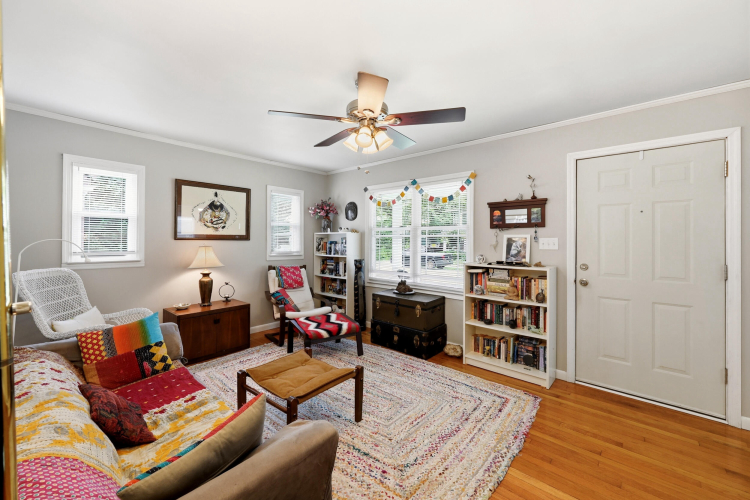 Listing Image 6