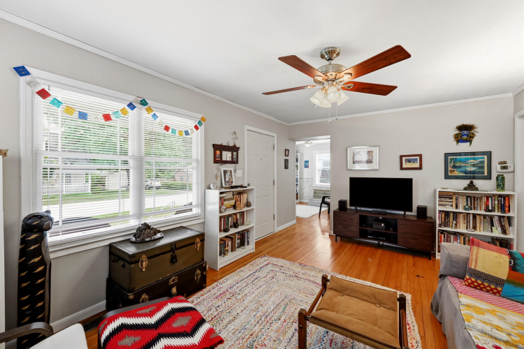 Listing Image 7
