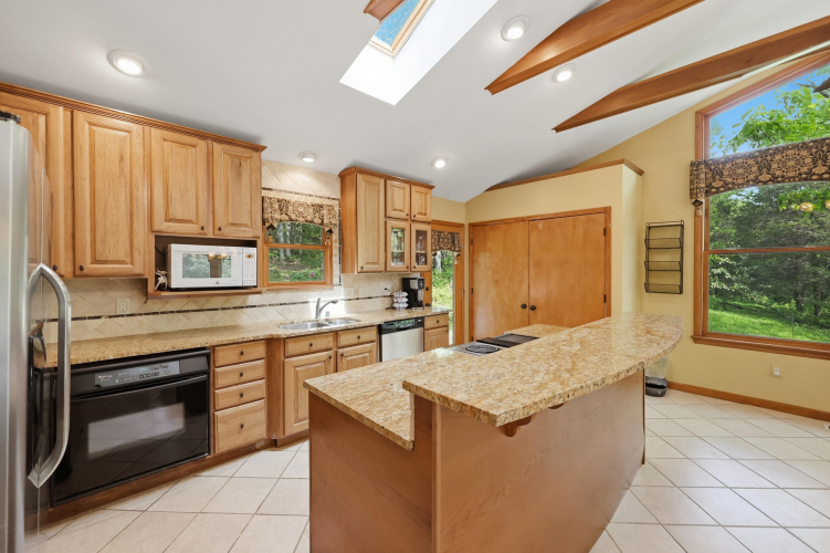 Listing Image 19