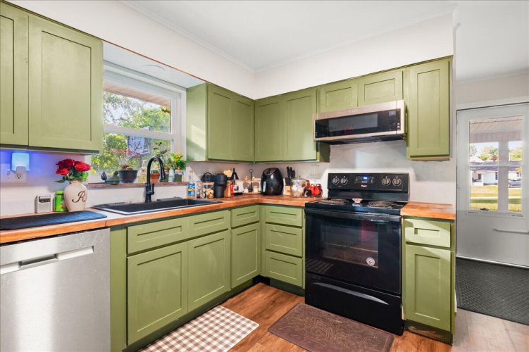 Listing Image 11