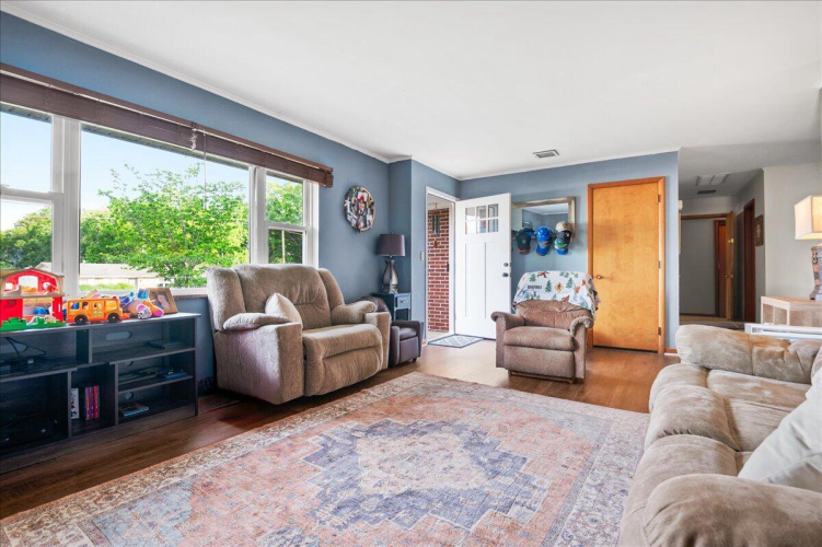 Listing Image 5