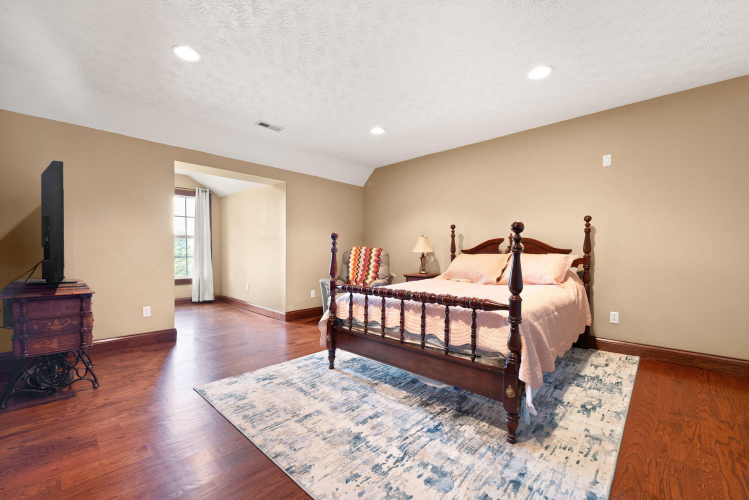 Listing Image 102