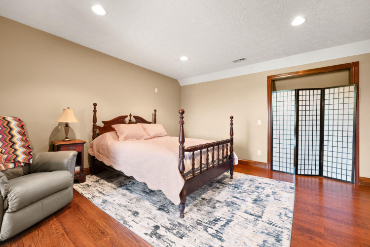 Listing Image 104
