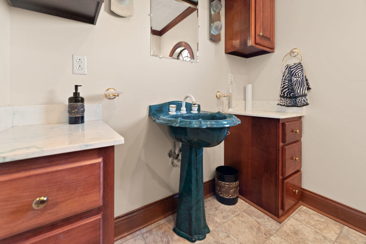 Listing Image 110