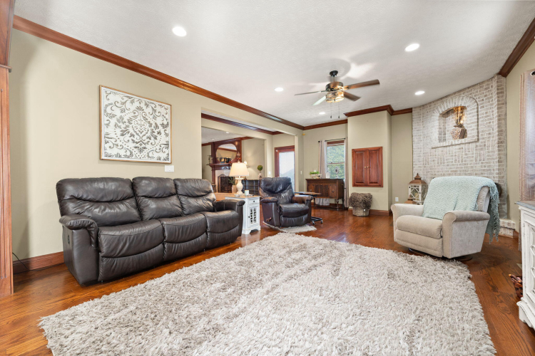 Listing Image 14