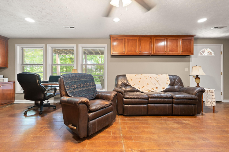 Listing Image 136