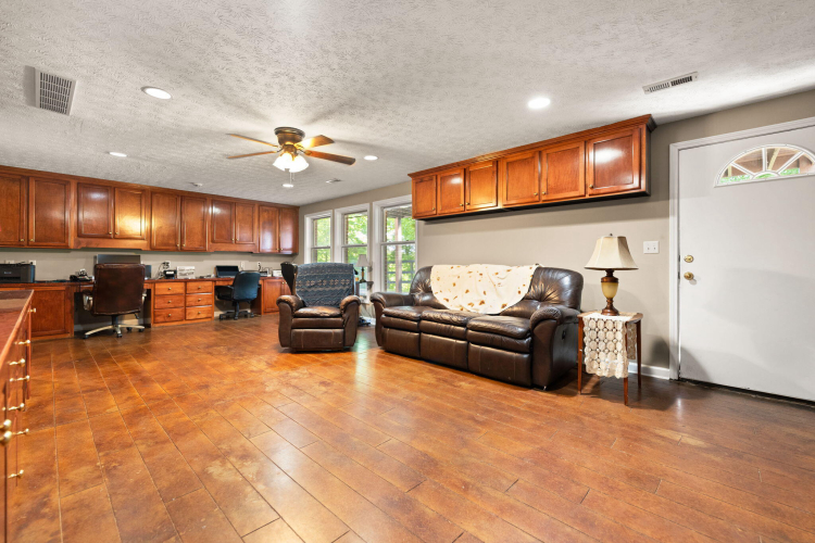 Listing Image 137