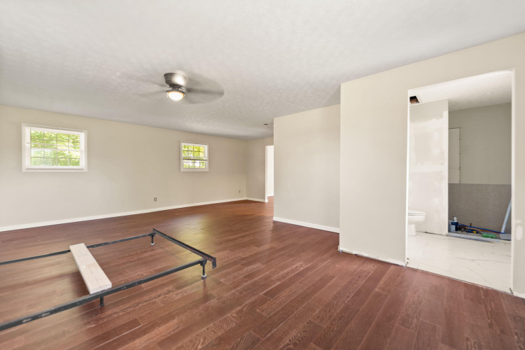 Listing Image 179