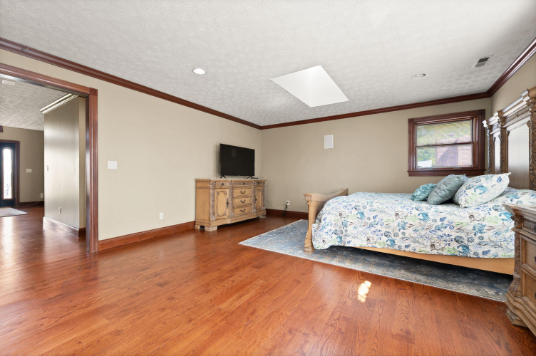Listing Image 80