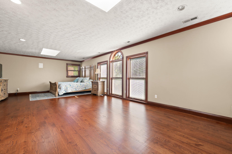 Listing Image 82