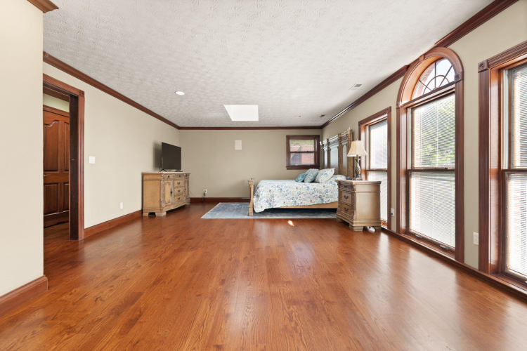 Listing Image 83