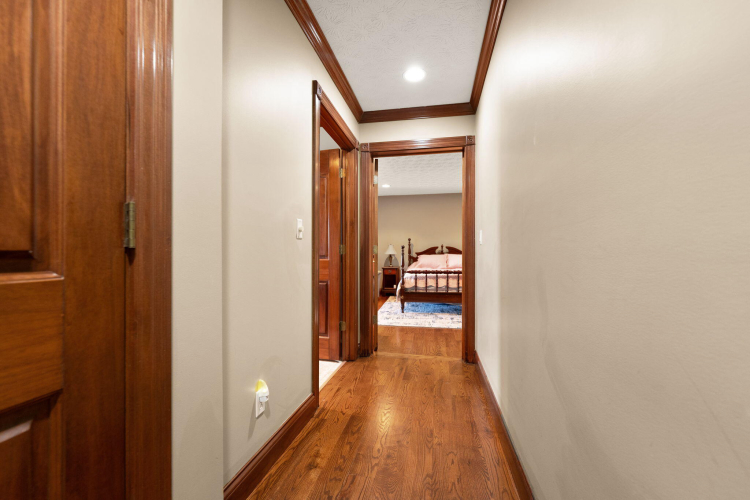 Listing Image 100