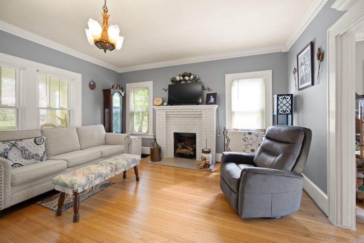 Listing Image 9
