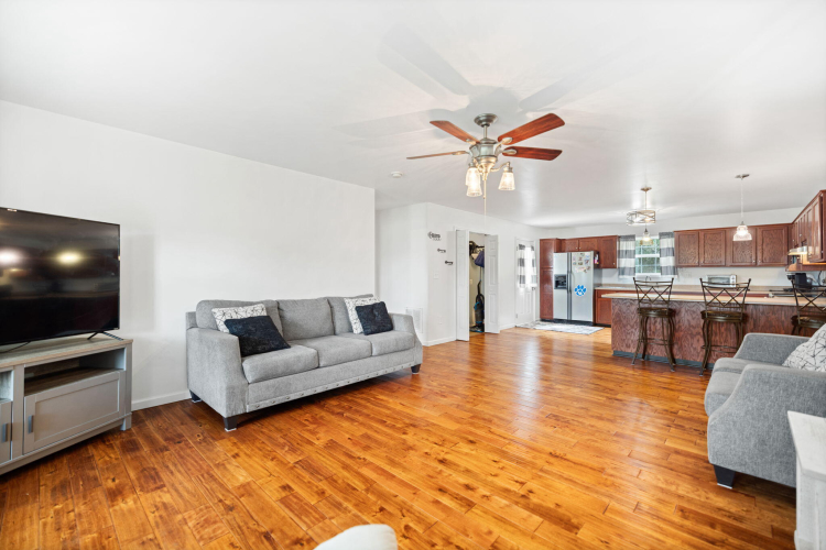 Listing Image 23