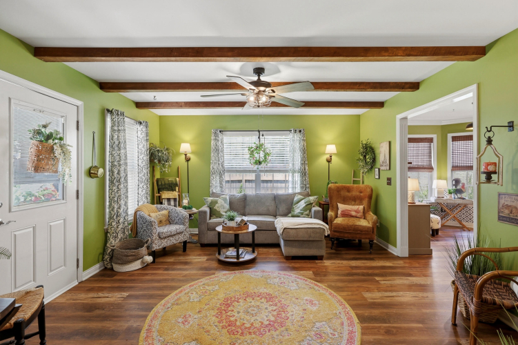 Listing Image 11
