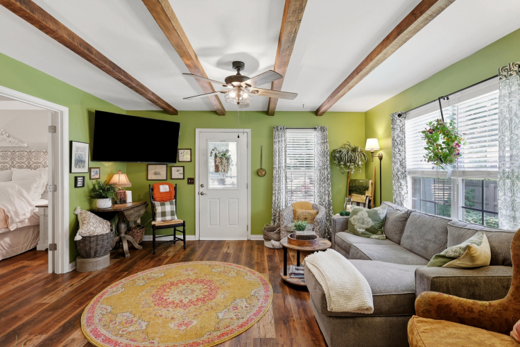Listing Image 10