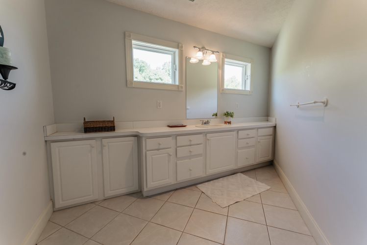 Listing Image 80