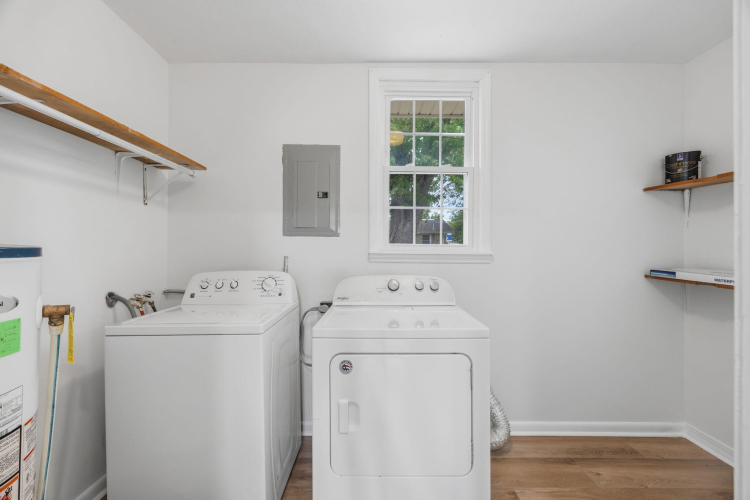 Listing Image 12